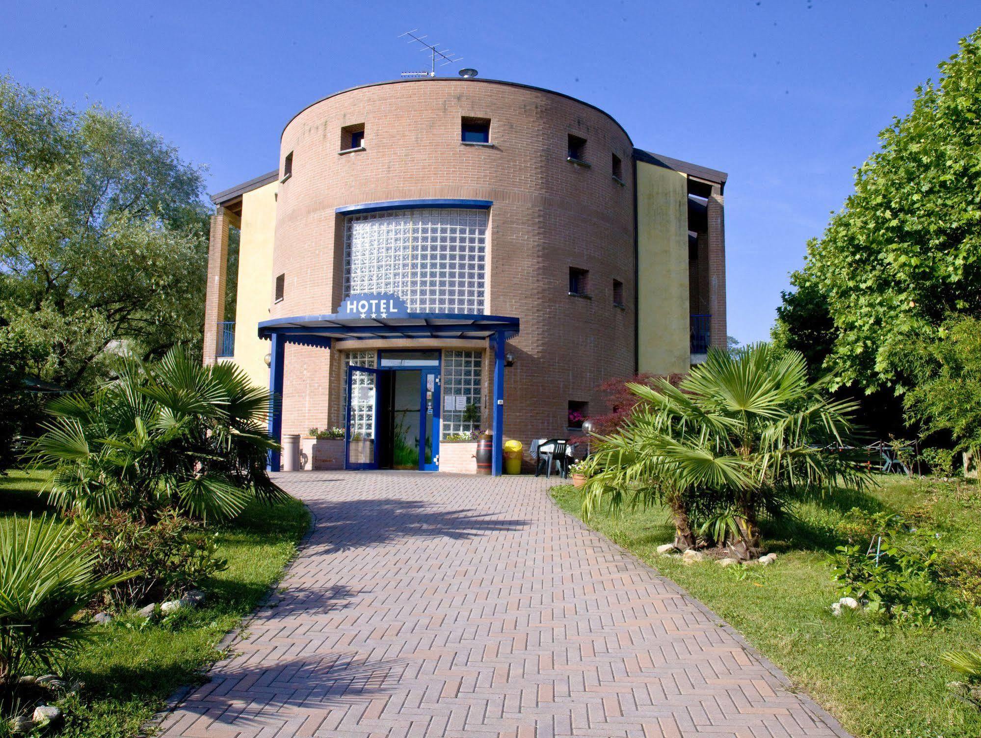 Hotel Il Canneto Porto Ceresio Exterior foto