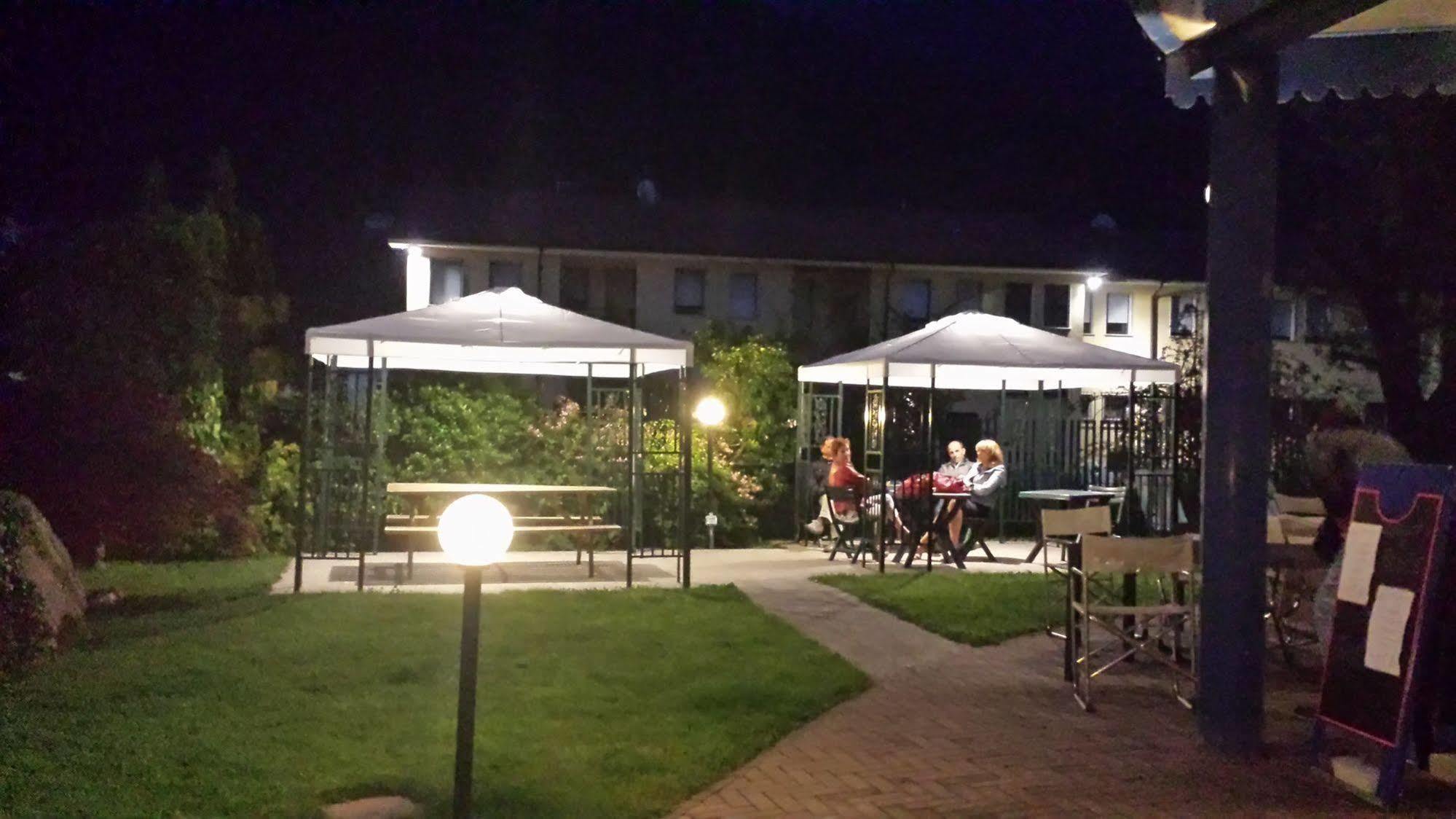 Hotel Il Canneto Porto Ceresio Exterior foto